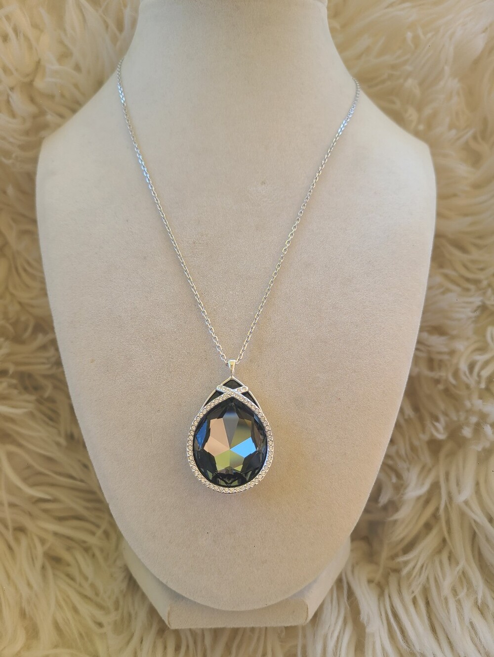 Swarovski Sage Necklace Iridescent Black Crystal Pendant Necklace-Excellent Cond